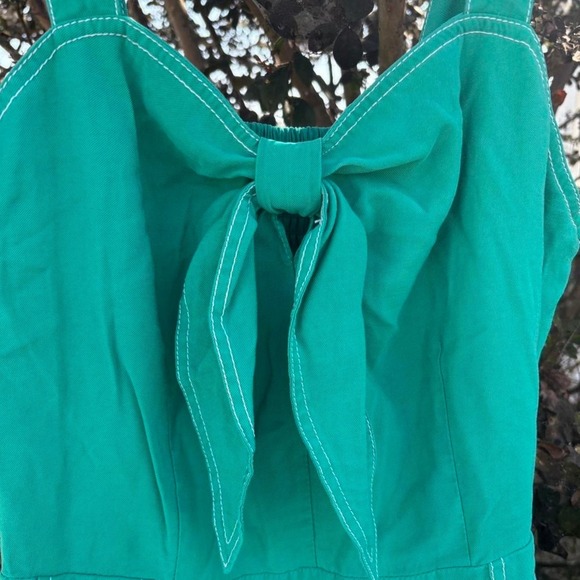 Green dress with white stitching, pockets, adjustable straps, peek a boo detail - Picture 2 of 7